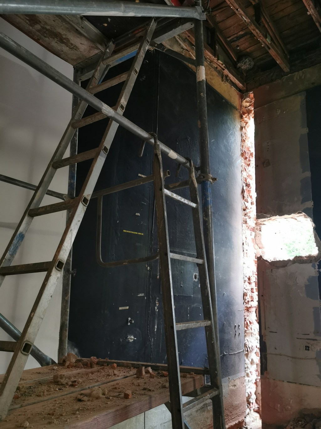 Eine neue Wand für unseren Saal